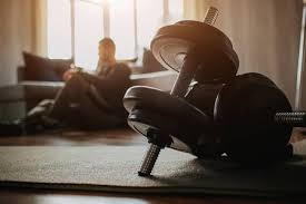 圣地亚哥教士队由于债务比例过高，2025 年被联盟强制要求压缩开支